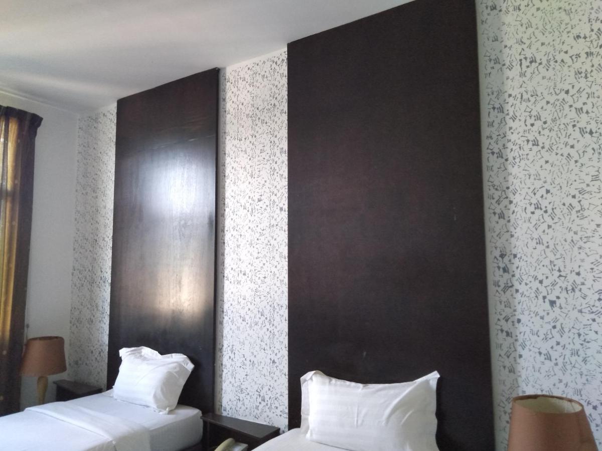 Ginasuite Kompleks27 Hotel 반다르스리브가완 외부 사진