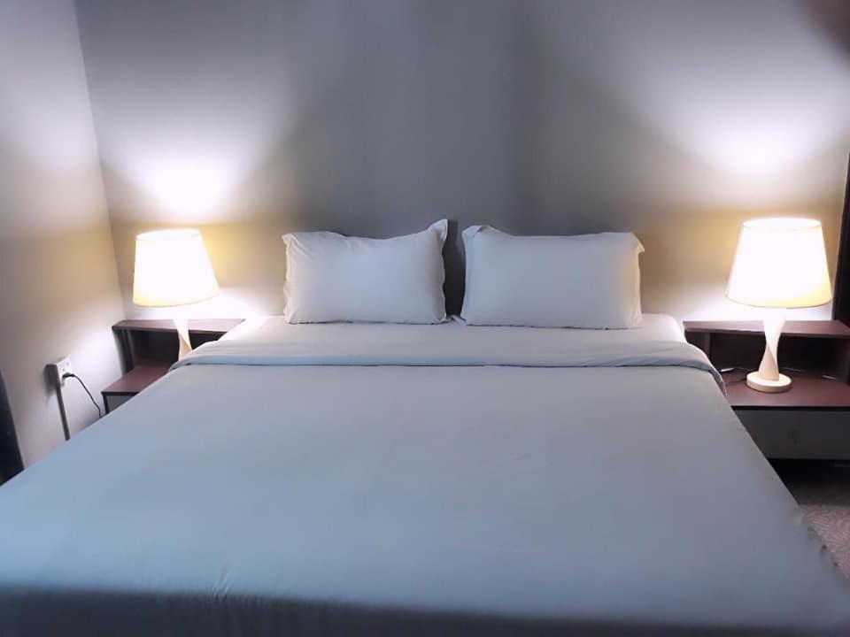 Ginasuite Kompleks27 Hotel 반다르스리브가완 외부 사진