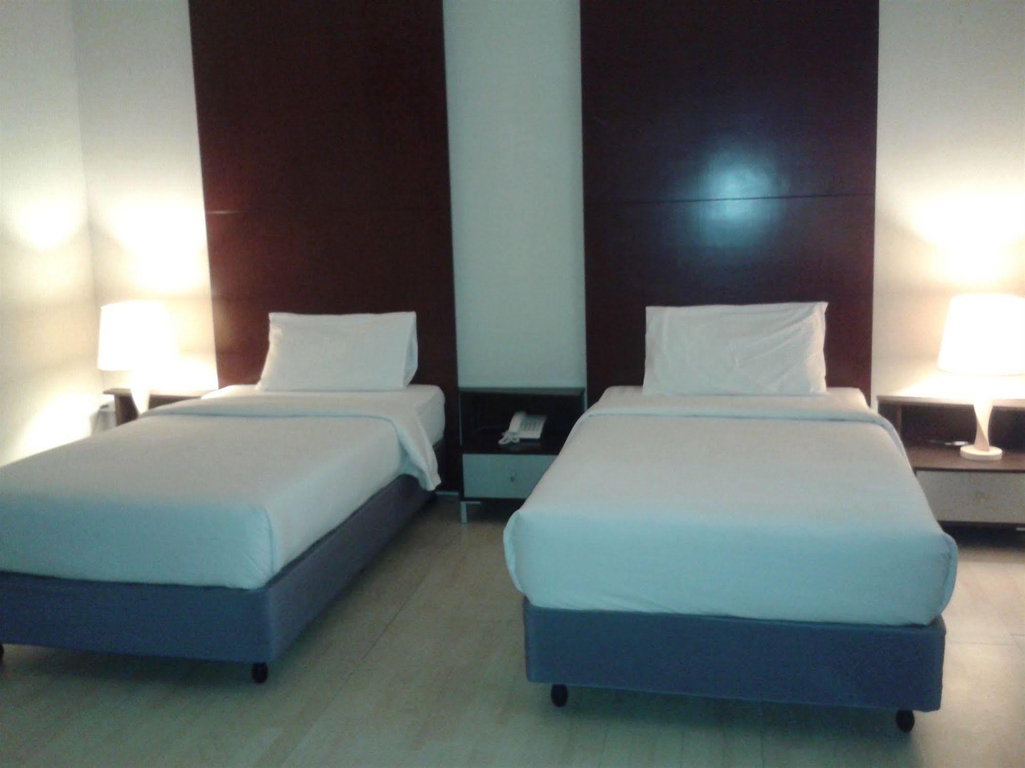 Ginasuite Kompleks27 Hotel 반다르스리브가완 외부 사진
