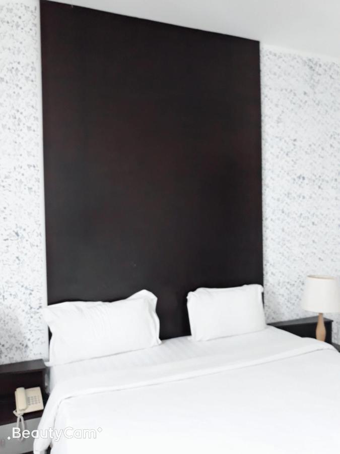 Ginasuite Kompleks27 Hotel 반다르스리브가완 외부 사진